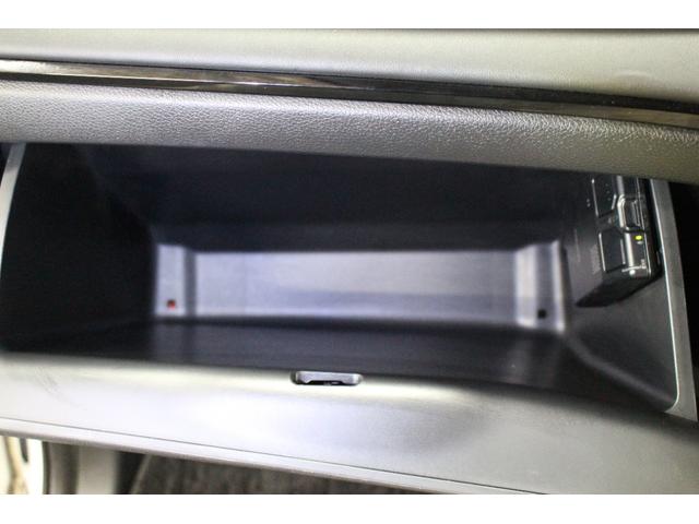 オデッセイハイブリッド ｅ：ＨＥＶアブソルート・ＥＸ　純正９インチナビ／全周囲カメラ／禁煙／両側電動スライドドア／ホンダセンシング／パワーバックドア／シートヒーター／アダプティブクルーズコントロール／ドラレコ／ＬＥＤヘッドライト／ＨＤＭＩ接続／ＥＴＣ／（43枚目）