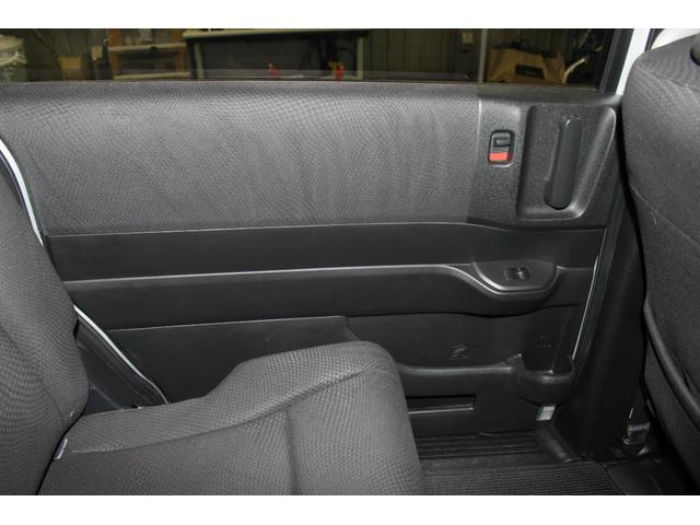 ステップワゴンスパーダ Ｚ　純正９インチナビ／両側電動スライドドア／禁煙／バックカメラ／コンフォートビューＰｋｇ／パドルシフト／ステアリングリモコン／ＨＩＤヘッドライト／アイドリングストップ／３列シート／純正１６インチＡＷ／（28枚目）