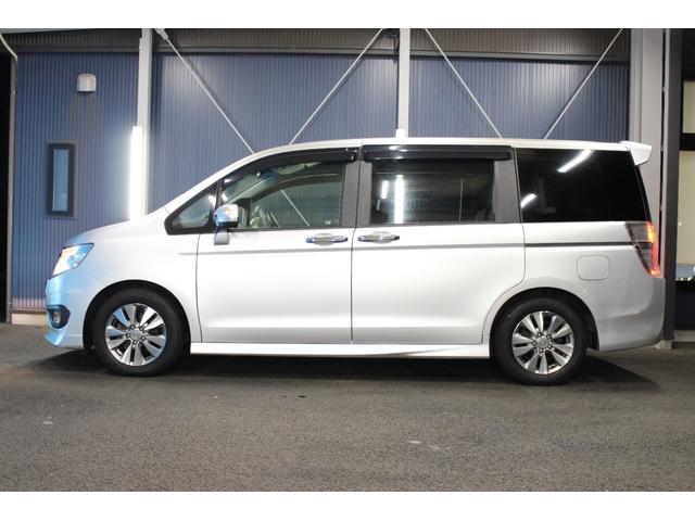 ステップワゴンスパーダ Ｚ　純正９インチナビ／両側電動スライドドア／禁煙／バックカメラ／コンフォートビューＰｋｇ／パドルシフト／ステアリングリモコン／ＨＩＤヘッドライト／アイドリングストップ／３列シート／純正１６インチＡＷ／（50枚目）