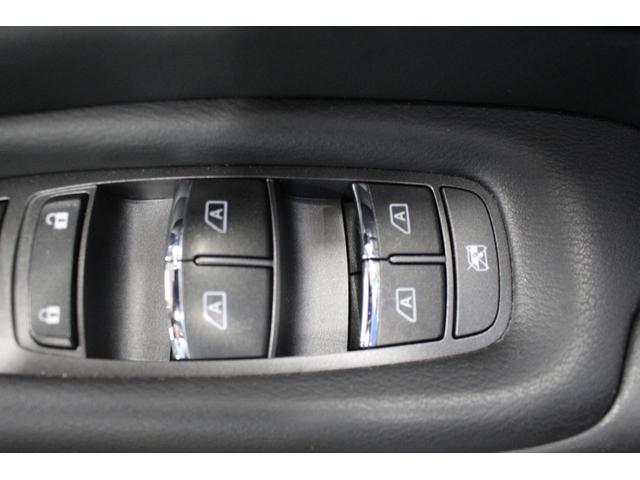 スカイライン ＧＴ　タイプＰ　禁煙車／全方位運転支援システム／黒革シート／サンルーフ／ＬＥＤヘッドライト／純正ナビ／フルセグ／Ｂｌｕｅｔｏｏｔｈ／ドラレコ／パワーシート／シートヒーター／オートライト／ＥＴＣ／ソナー／ターボ／フォグ（24枚目）