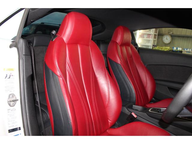 TTクーペ 2.0TFSI クワトロ Sラインパッケージ 禁煙/4WD/バーチャルコックピット/赤革シート/パワーシート/クリアランスソナー/純正メーカーナビ/純正18インチAW/ETC2.0/ドラレコ/LEDヘッドライト/Bluetooth接続/記録簿有り(7枚目)