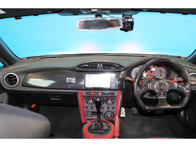 86 GT 禁煙車/TRDマフラー/HKSエキマニ/BLITZ車高調/ENKEI17インチアルミホイール/OMPステアリング/カーボン調リアスポイラー/純正ナビ/バックカメラ/フルセグ/HIDヘッドライト/ETC(10枚目)