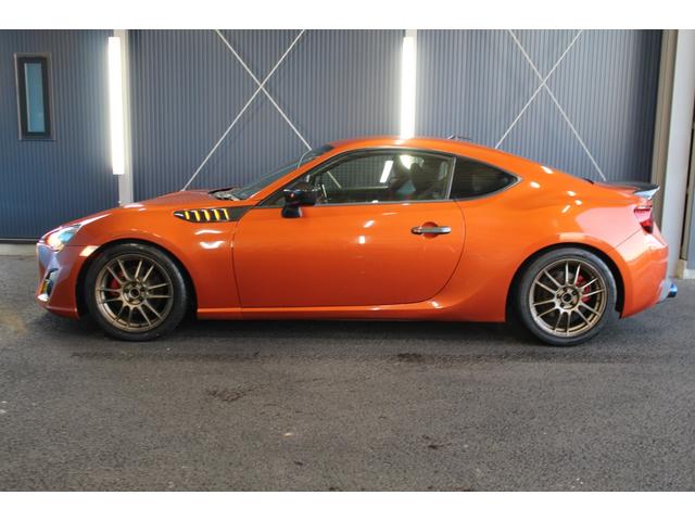 86 GT 禁煙車/TRDマフラー/HKSエキマニ/BLITZ車高調/ENKEI17インチアルミホイール/OMPステアリング/カーボン調リアスポイラー/純正ナビ/バックカメラ/フルセグ/HIDヘッドライト/ETC(43枚目)