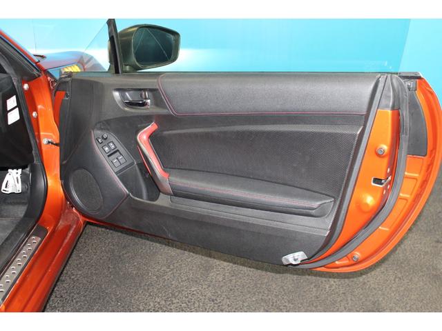 86 GT 禁煙車/TRDマフラー/HKSエキマニ/BLITZ車高調/ENKEI17インチアルミホイール/OMPステアリング/カーボン調リアスポイラー/純正ナビ/バックカメラ/フルセグ/HIDヘッドライト/ETC(56枚目)