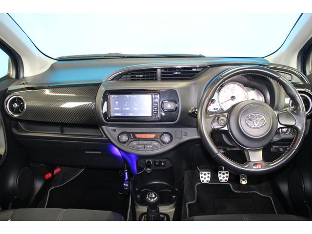 ヴィッツ GRスポーツGR WORKエモーション17インチAW/EXAS社外マフラー/ミシュランタイヤ/ドライブレコーダー/純正ナビ/バックカメラ/衝突軽減ブレーキ/レーンキープアシスト/禁煙/ETC/LEDヘッドライト(6枚目)