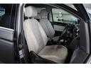 【魅力の白革シート】しわや擦れも少なく革の状態が非常に良いお車です!ご不明点やご来店のお際は是非お電話でご連絡下さい!