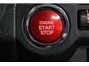 【スマートキー】キーを携帯しているだけで、ドアロックの開閉並びにエンジンの始動が可能な装備です!プッシュスタートですのでエンジンの始動もボタンを押すだけです!