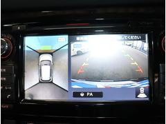 【アラウンドビューモニター】アラウンドビューモニターは真上から見下ろした様に車の周囲を表示することで、駐車時の安全性と利便性を高めます。 6