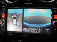 【全方位カメラ】アラウンドビューモニターは真上から見下ろした様に車の周囲を表示することで、駐車時の安全性と利便性を高めます。 6