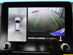 【アラウンドビューモニター】アラウンドビューモニターは真上から見下ろした様に車の周囲を表示することで、駐車時の安全性と利便性を高めます。 6
