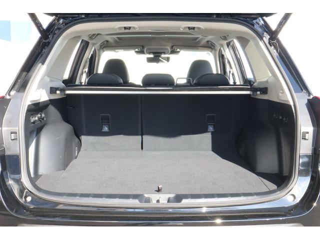 大容量の使い勝手の良いラゲッジスペースをご用意！ゴルフバックですと４バックしっかり積み込むことができます。また、パワーリヤゲート装備で開閉が楽々です。