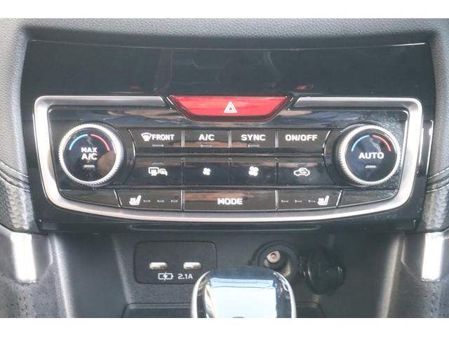 左右独立温度調整機能付きフルオートエアコン装備！運転席側と助手席側とでエアコン設定温度を変えることができます。それぞれのお席で適切な吹き出し温度により快適な移動時間を過ごすことができます。