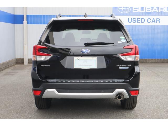 バックが苦手・不安な方も安心のバックカメラ・後退時ブレーキアシスト装備！