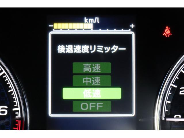 後退時、万が一の踏み間違いに備えて速度リミッター機能搭載！