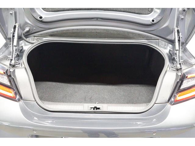 広くて便利なトランク。沢山の道具や荷物を積んで走って、普段と変わらない走りが出来るのがうれしいです。オールシーズン大活躍です。