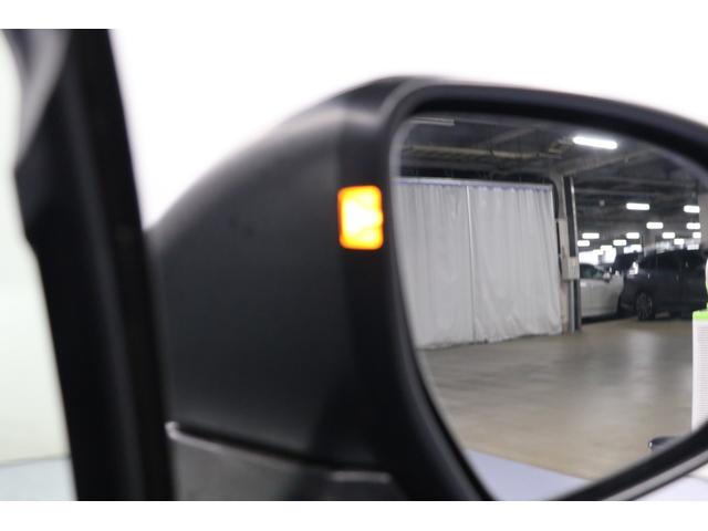 スバルリヤビークルディテクション（ＳＲＶＤ）のインジケータ。後側方の死角から接近する車両を点滅や点灯でお知らせ