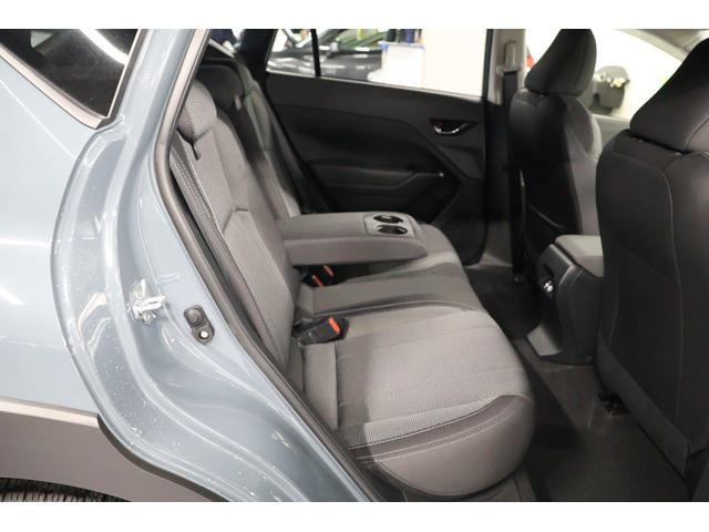 クロストレック リミテッド　ＡＷＤ　ｅ－ＢＯＸＥＲ　　元弊社社有車　ルーフレール　１１．６インチセンターディスプレイ　アラウンドビューモニター　シートヒーター　ステアリングヒーター　前後録画ドライブレコーダー　ＥＴＣ２．０　トノカバー　ドアバイザー（9枚目）