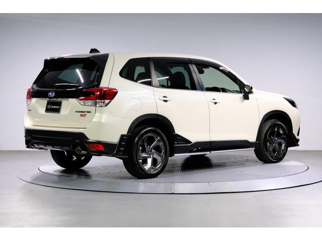 フォレスター ＳＴＩスポーツ　新世代アイサイト　専用レザーシート　２年間走行距離無制限スバルあんしん保証付き／ＥＴＣ／４ＷＤ／バックカメラ／スマートキー／パワーシート／レザーシート／ＬＥＤヘッドライト／パドルシフト／フルセグＴＶ／プッシュスタート／ＤＶＤ再生（2枚目）