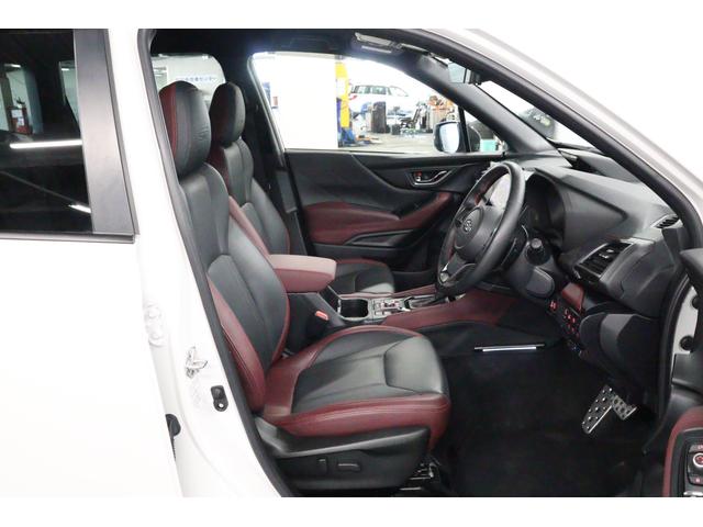 フォレスター ＳＴＩスポーツ　新世代アイサイト　専用レザーシート　２年間走行距離無制限スバルあんしん保証付き／ＥＴＣ／４ＷＤ／バックカメラ／スマートキー／パワーシート／レザーシート／ＬＥＤヘッドライト／パドルシフト／フルセグＴＶ／プッシュスタート／ＤＶＤ再生（8枚目）