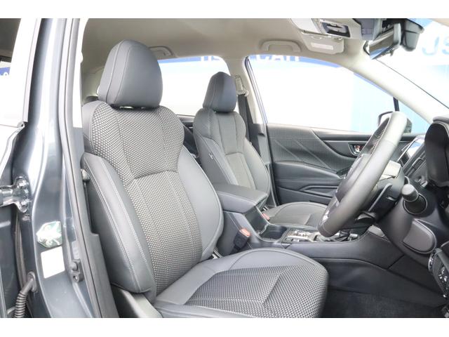 運転席も気になるダメージが少なくキレイな状態が保たれております！