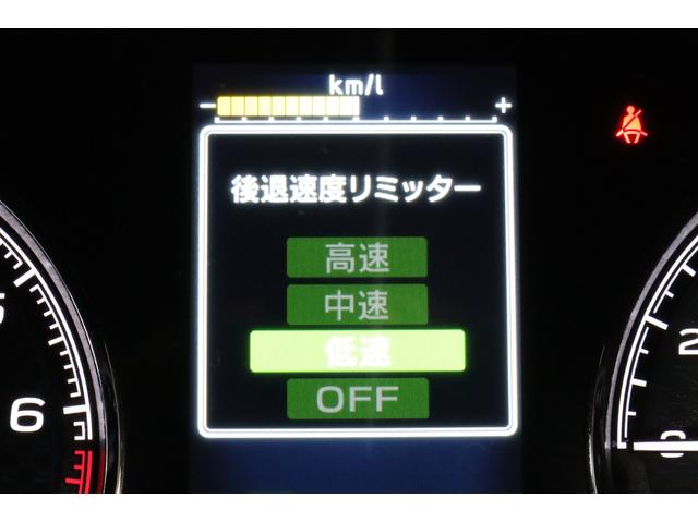 後退時、万が一の踏み間違いに備えて速度リミッター機能搭載！