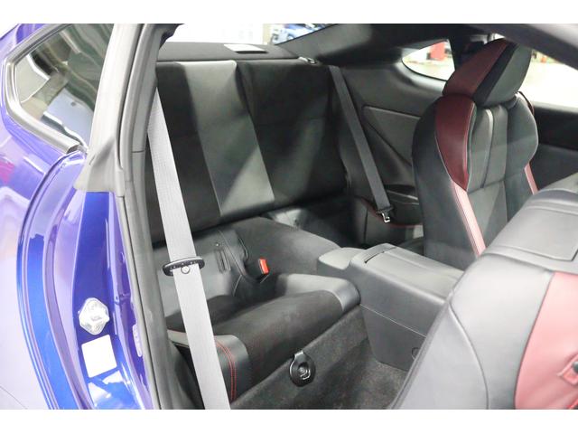 プラス２の余裕を持たせたリアシートです！