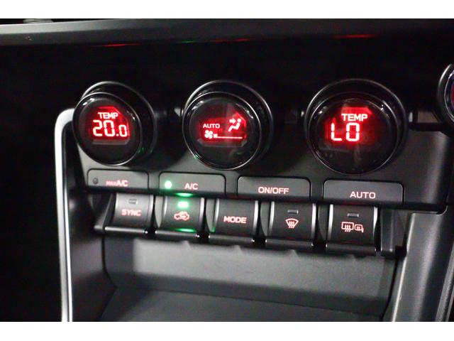 【左右独立エアコン】☆運転席と助手席で違う温度設定が可能。寒がりと暑がりが同時に乗っても快適に設定できます。