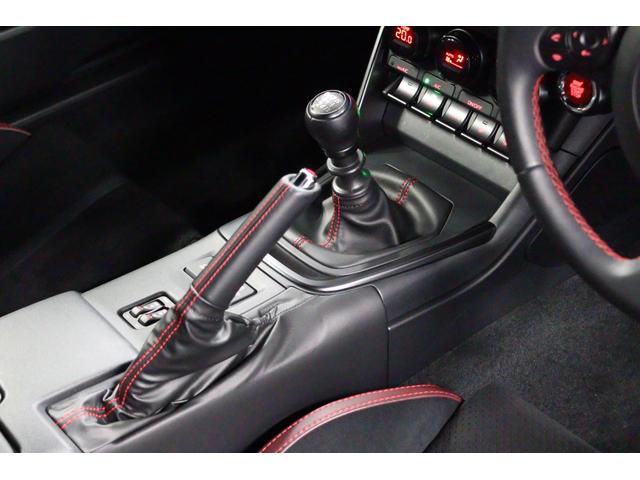 スポーツカーはやっぱりマニュアルでしょ♪