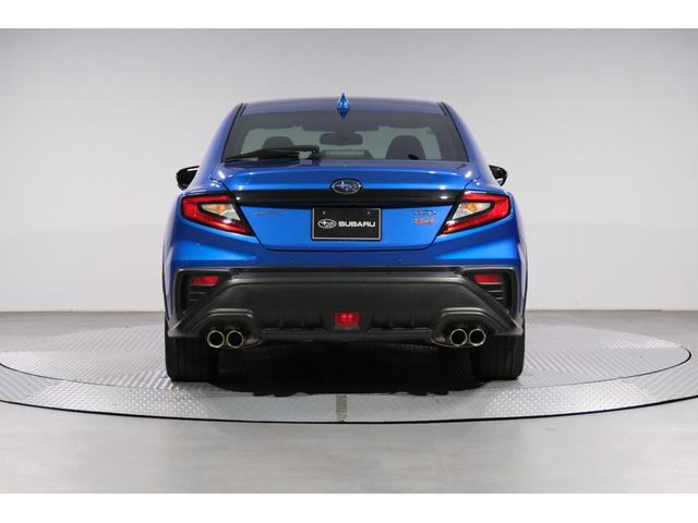 後方障害物センサー！後退時ブレーキアシスト！４本出しのマフラーが走りを予感させます。