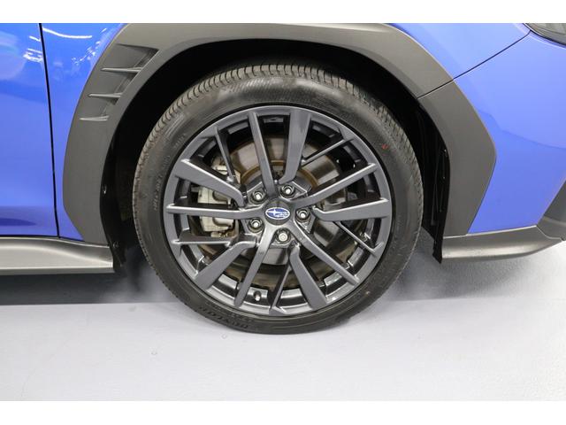 １８インチアルミホイール装備です！走行距離が少ないこともあり、タイヤホイールともに状態がよくお勧めです！