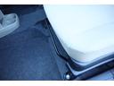 Ｌ　ナビ　ＥＴＣ付　ワンオーナ　アンサーバック機能付電波式リモコンドアロック　濃色ガラス　インパネセンターシフト　３眼メーター　タコメーター　平均燃費計付(30枚目)