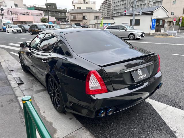 クアトロポルテ スポーツＧＴ　Ｓ　９インチ　アルパイン　ビックＸ搭載　純正２０インチアルミグロスブラック塗装　サンルーフ　レッド＆ブラック内装　パワークラフト中間＆エンドパイプ　ローダウン　パイロットスポーツ４（15枚目）