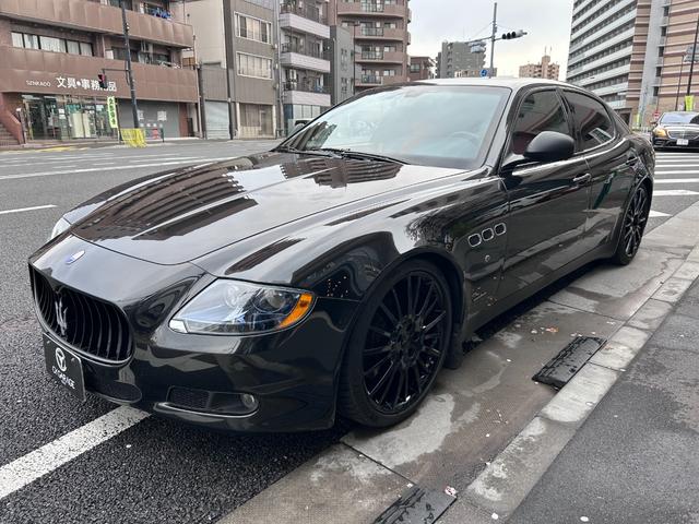 クアトロポルテ スポーツＧＴ　Ｓ　９インチ　アルパイン　ビックＸ搭載　純正２０インチアルミグロスブラック塗装　サンルーフ　レッド＆ブラック内装　パワークラフト中間＆エンドパイプ　ローダウン　パイロットスポーツ４（19枚目）