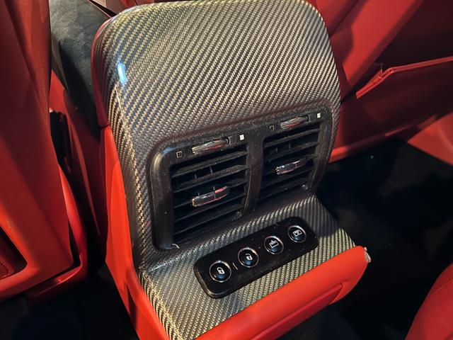 クアトロポルテ スポーツＧＴ　Ｓ　９インチ　アルパイン　ビックＸ搭載　純正２０インチアルミグロスブラック塗装　サンルーフ　レッド＆ブラック内装　パワークラフト中間＆エンドパイプ　ローダウン　パイロットスポーツ４（35枚目）