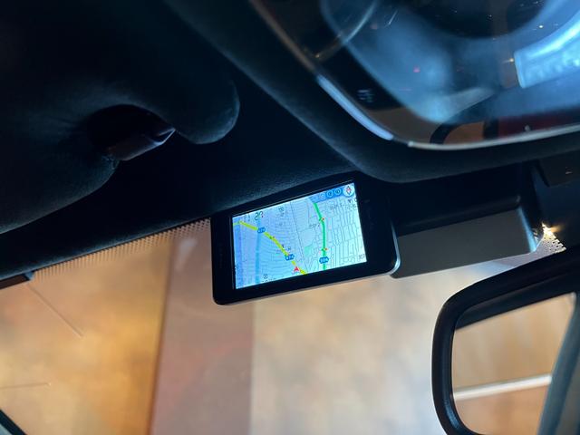 クアトロポルテ スポーツＧＴ　Ｓ　９インチ　アルパイン　ビックＸ搭載　純正２０インチアルミグロスブラック塗装　サンルーフ　レッド＆ブラック内装　パワークラフト中間＆エンドパイプ　ローダウン　パイロットスポーツ４（44枚目）