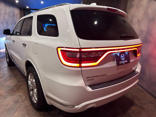 ダッジ・デュランゴ シタデル 新車並行車 ワンオーナー ユーザー買取車 7人乗り 3列シート 黒革シート サンルーフ 純正20インチAW バック&サイド&アンダーカメラ パドルシフト レーダークルーズコントロール(7枚目)