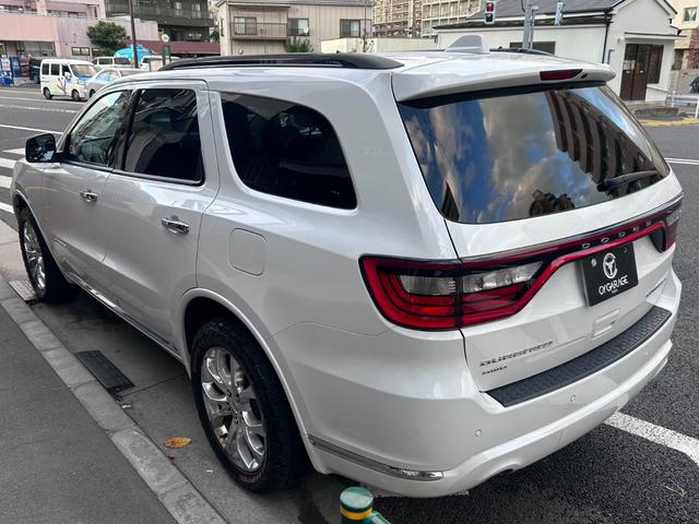 ダッジ・デュランゴ シタデル 新車並行車 ワンオーナー ユーザー買取車 7人乗り 3列シート 黒革シート サンルーフ 純正20インチAW バック&サイド&アンダーカメラ パドルシフト レーダークルーズコントロール(13枚目)