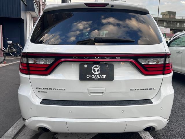 ダッジ・デュランゴ シタデル 新車並行車 ワンオーナー ユーザー買取車 7人乗り 3列シート 黒革シート サンルーフ 純正20インチAW バック&サイド&アンダーカメラ パドルシフト レーダークルーズコントロール(15枚目)