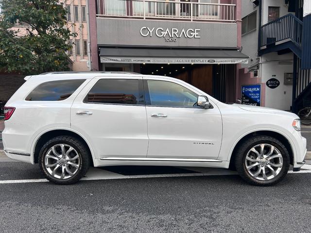 ダッジ・デュランゴ シタデル 新車並行車 ワンオーナー ユーザー買取車 7人乗り 3列シート 黒革シート サンルーフ 純正20インチAW バック&サイド&アンダーカメラ パドルシフト レーダークルーズコントロール(17枚目)