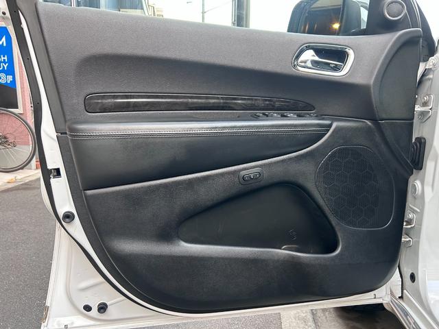 ダッジ・デュランゴ シタデル 新車並行車 ワンオーナー ユーザー買取車 7人乗り 3列シート 黒革シート サンルーフ 純正20インチAW バック&サイド&アンダーカメラ パドルシフト レーダークルーズコントロール(42枚目)