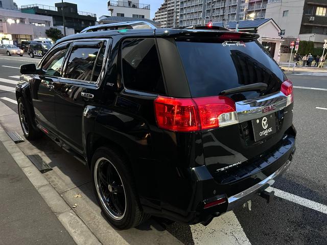 GMCテレーン ブラックレザーシート シートヒーター サンルーフ 社外カロッツェリア楽ナビ バックカメラ 社外20インチアルミホイール(13枚目)