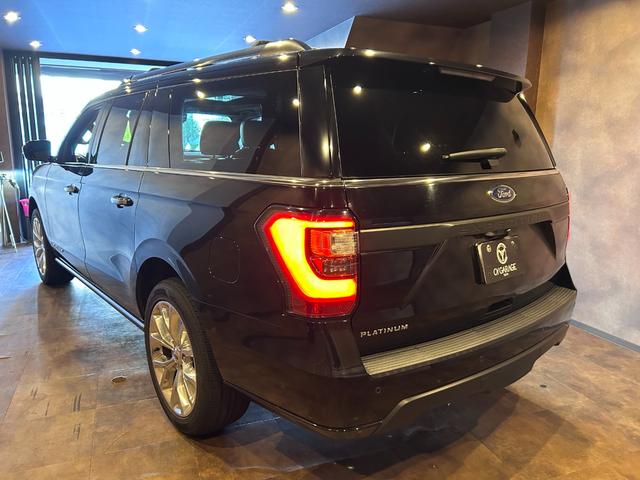 エクスペディション MAX プラチナム ロングボディー 2019年モデル 新車並行 4WD サンルーフ ブラックレザーシート シートヒーター&クーラー LEDライト 360°カメラ アップルカープレイ ETC 純正22インチアルミホイール(16枚目)