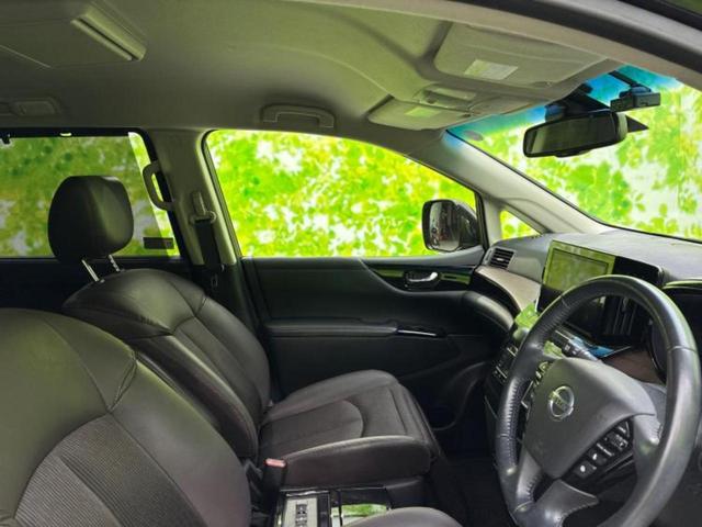 エルグランド ハイウェイスターS 新品タイヤ/保証書/純正 SDナビ/後席モニター 純正 12.3インチ/エマージェンシーブレーキ/両側電動スライドドア/シート ハーフレザー/プロパイロット/ドライブレコーダー 純正 バックカメラ(4枚目)