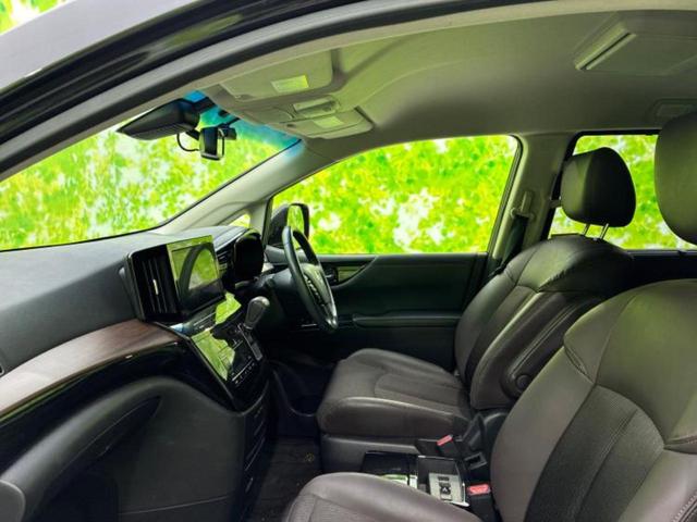 エルグランド ハイウェイスターS 新品タイヤ/保証書/純正 SDナビ/後席モニター 純正 12.3インチ/エマージェンシーブレーキ/両側電動スライドドア/シート ハーフレザー/プロパイロット/ドライブレコーダー 純正 バックカメラ(7枚目)