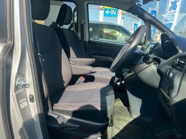 ヴォクシー ハイブリッドX 新品タイヤ/保証書/純正 SDナビ/衝突安全装置/電動スライドドア/ヘッドランプ LED/Bluetooth接続/ETC/EBD付ABS/横滑り防止装置/アイドリングストップ/バックモニター 記録簿(5枚目)