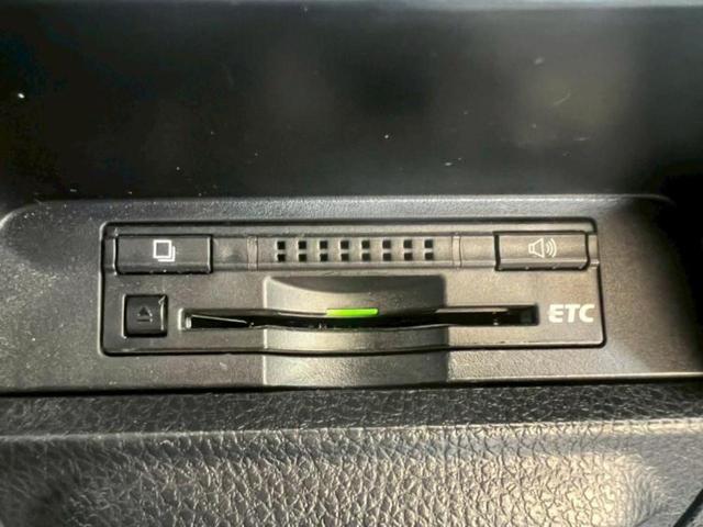 ヴォクシー ハイブリッドX 新品タイヤ/保証書/純正 SDナビ/衝突安全装置/電動スライドドア/ヘッドランプ LED/Bluetooth接続/ETC/EBD付ABS/横滑り防止装置/アイドリングストップ/バックモニター 記録簿(13枚目)