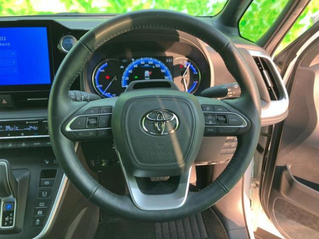 ヴォクシー ハイブリッドS-Z 純正 SDナビ/後席モニター 純正 12.3インチ/衝突安全装置/両側電動スライドドア/シートヒーター 前席/全方位モニター/車線逸脱防止支援システム/シート ハーフレザー 衝突被害軽減システム(12枚目)