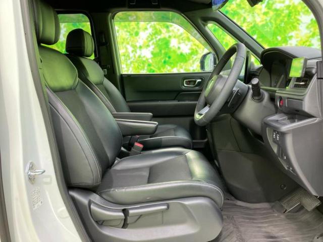 ステップワゴン ｅＨＥＶスパーダ　新品タイヤ／純正　１１．６インチ　ＳＤナビ／フリップダウンモニター／衝突安全装置／両側電動スライドドア／シートヒーター／車線逸脱防止支援システム／シート　ハーフレザー／電動バックドア　バックカメラ（4枚目）