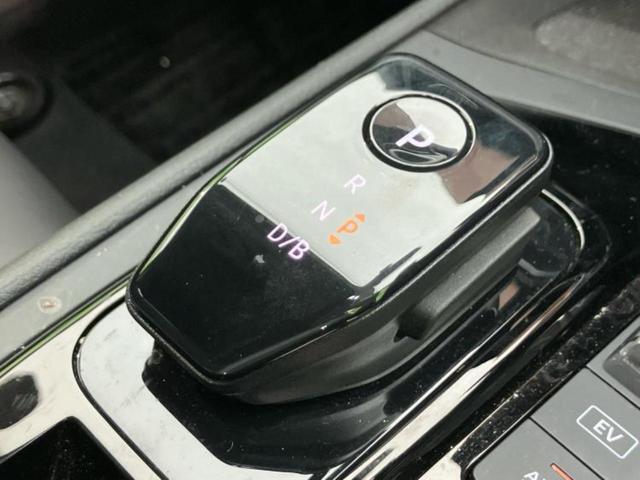 ノート Ｘ　保証書／純正　９インチ　ＳＤナビ／インテリジェントルームミラー／衝突安全装置／アラウンドビューモニター／車線逸脱防止支援システム／ドライブレコーダー　純正／ヘッドランプ　ＬＥＤ／ＵＳＢジャック　禁煙車（17枚目）