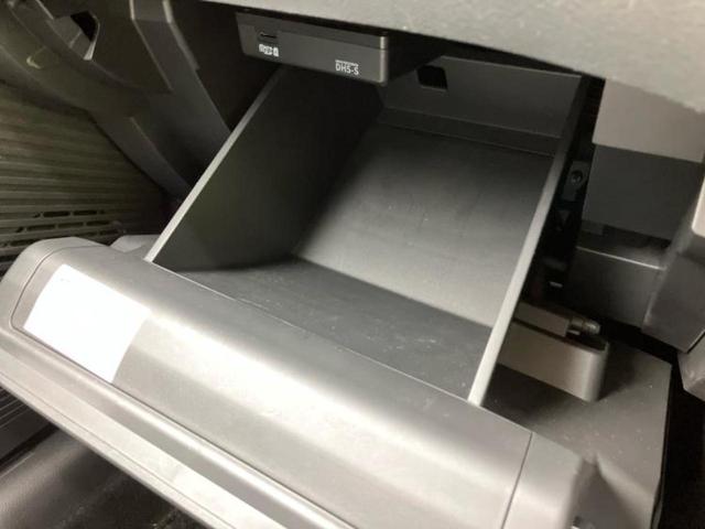 ノート Ｘ　保証書／純正　９インチ　ＳＤナビ／インテリジェントルームミラー／衝突安全装置／アラウンドビューモニター／車線逸脱防止支援システム／ドライブレコーダー　純正／ヘッドランプ　ＬＥＤ／ＵＳＢジャック　禁煙車（35枚目）